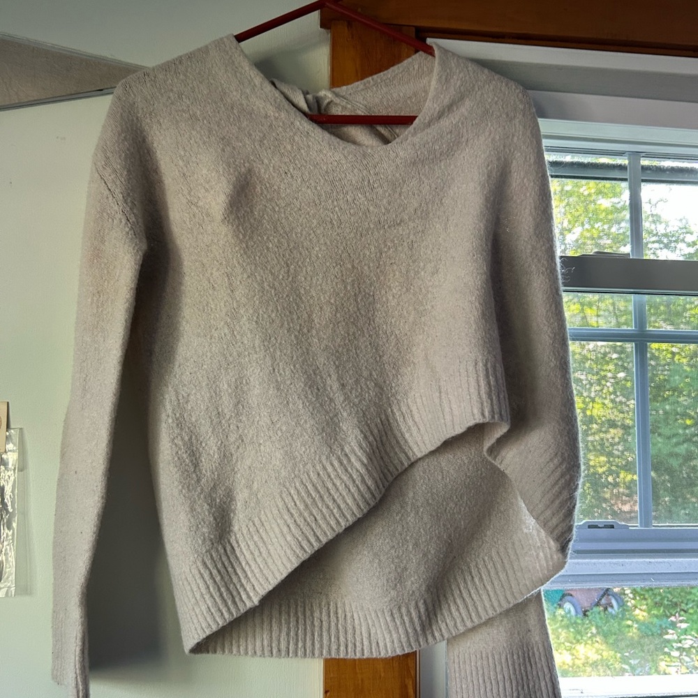 H&M Cream V-Neck Sweater